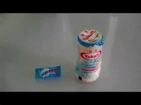 Mentos + Yakult experiment (Warning: Not for people who have。